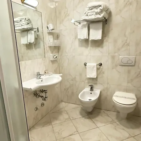 Ariella Hotel 2*