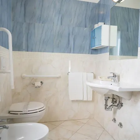 Ariella Hotel 2*